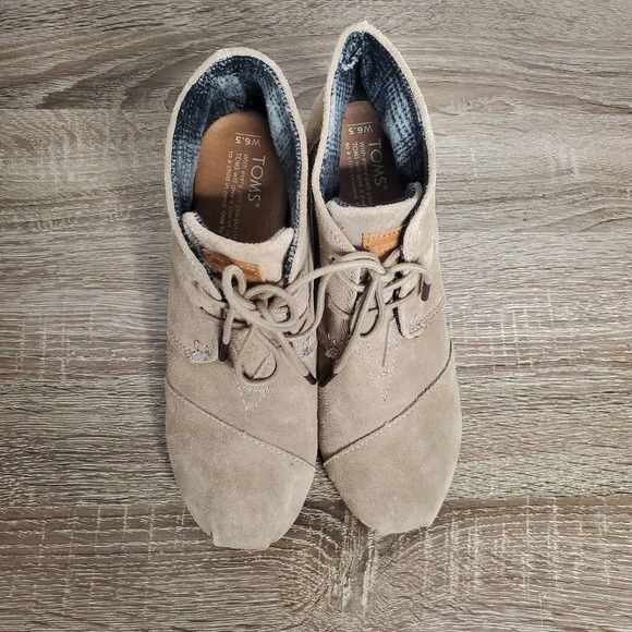 TOMS • Desert Taupe Suede Wedge Boots Sz 6.5 - Picture 4 of 10